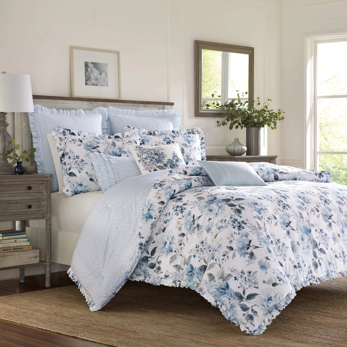 Cottage Blue Throw Pillow with Envelope Closure I641