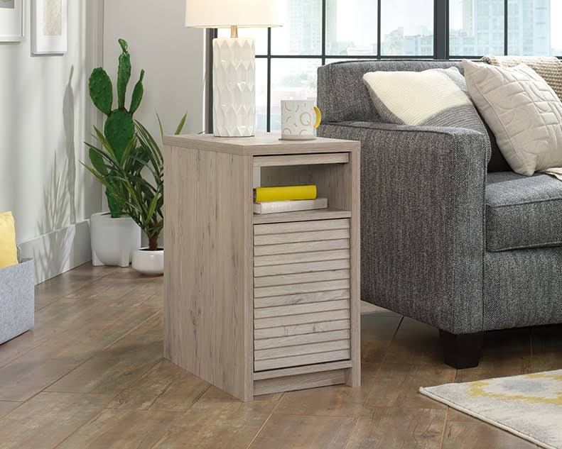 Laurel Oak Side Table M688228